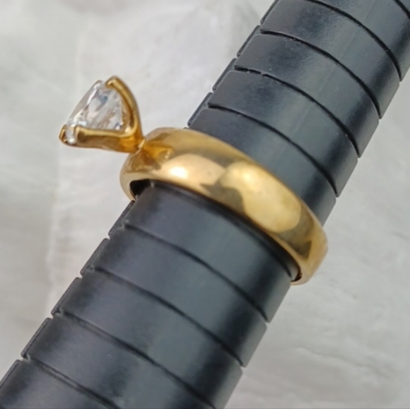 Very Gold Tone & Sparkly Diamond-Like Solitaire Ring - Picture 6 of 13